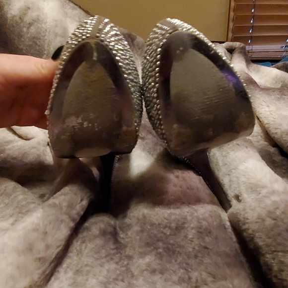 Heels - Picture 2 of 3